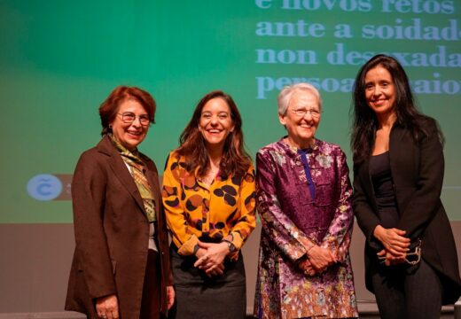 Inés Rey aposta por reforzar a colaboración entre o Concello, entidades sociais e veciñanza para abordar a soidade non desexada das persoas maiores